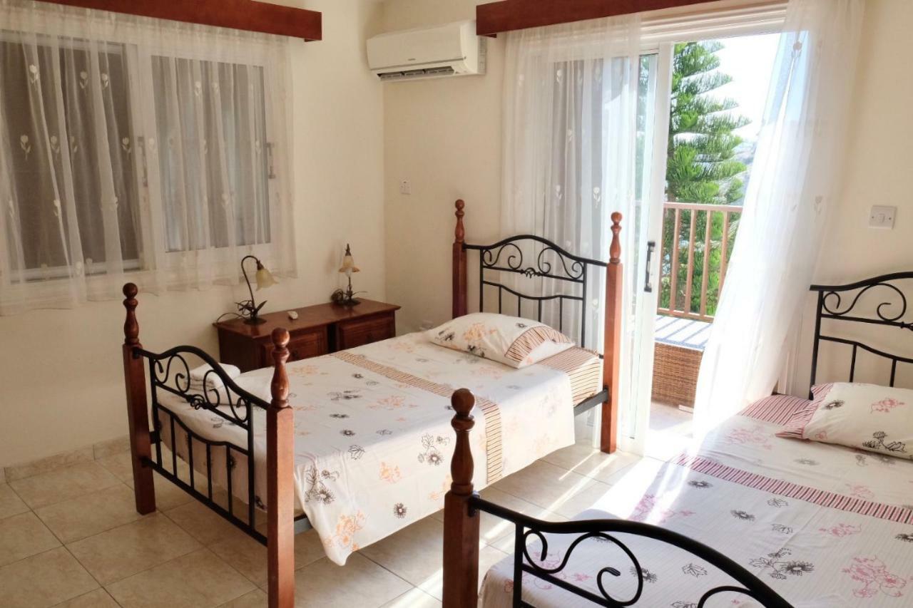 Villa On The First Line Peyia Ngoại thất bức ảnh